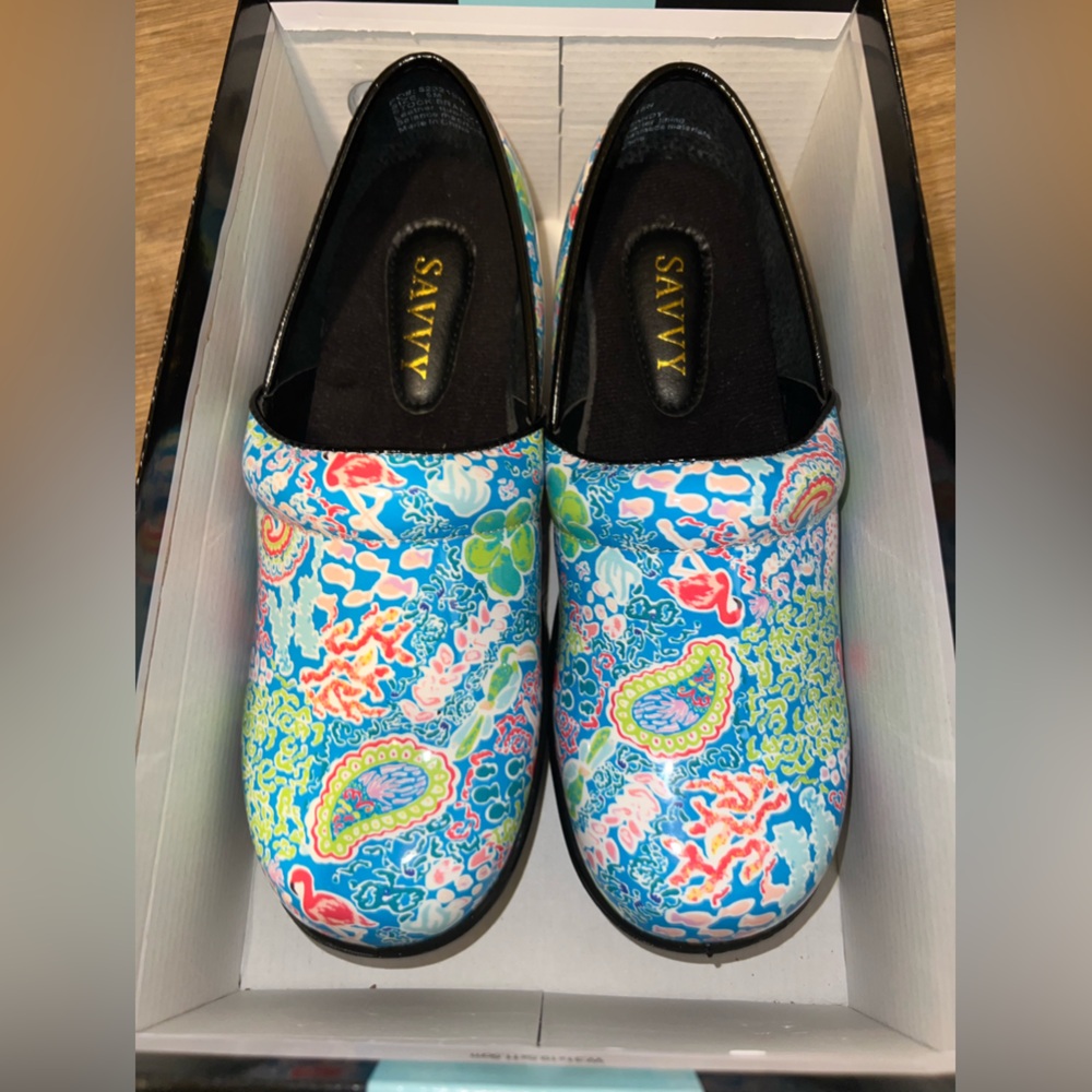 NWT SAVVY Scrub Shoes